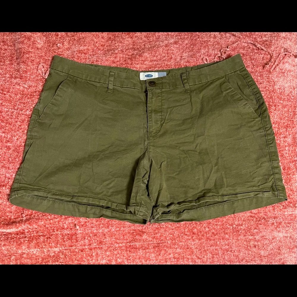 Old navy army green shorts💚